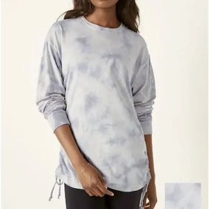 VS PINK TIE DYE CAMPUS LONG SLEEVE RUCHED TEE